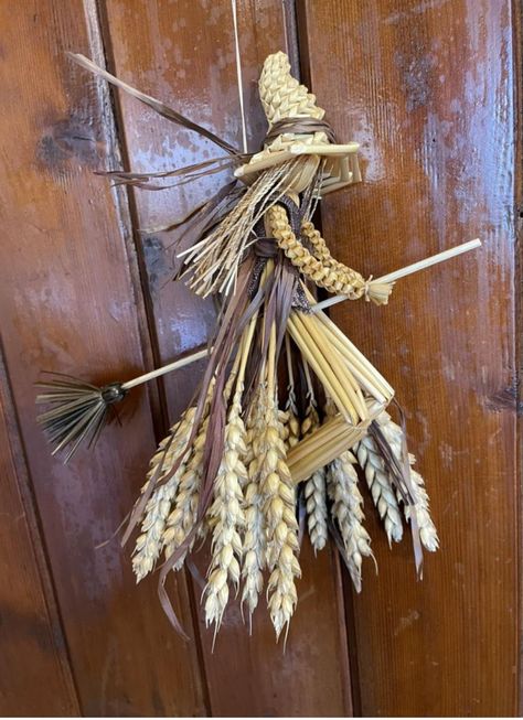 Kitchen Witch Decor, Corn Dolly, Lavender Crafts, Corn Husk Dolls, Nature Witch, Christmas Elf Doll, Basket Weaving Diy, Pagan Crafts, Pressed Flower Crafts