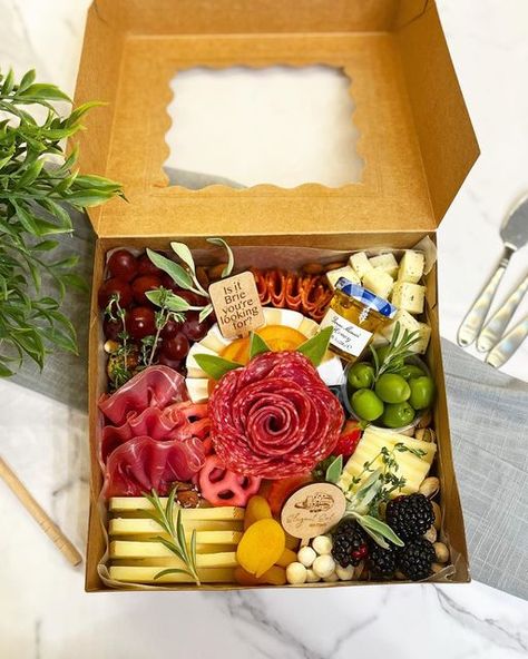 Charcuterie With Sandwiches, Takeout Charcuterie Board, Charcuterie Boxes For Weddings, Charcuterie For One To Go, Wedding Individual Charcuterie Board, Charcuterie Boxes Wedding, Selling Charcuterie Boxes, Birthday Charcuterie Box Ideas, Christmas Charcuterie Box Gift