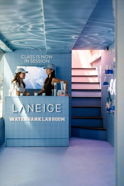 Laneige Water Bank Lab Room experience inside branded double decker bus. Photo Booth Wedding, Event Booth Design, Retail Design Display, Retail Space Design, Brand Activation, Booth Wedding, Event Booth, Brand Pop, Experiential Marketing