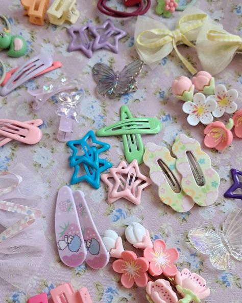 Just a cute collection of my hair clips 🎀🌷✨️🍓🌸. . . . #hair #hairclips #cutecollection #hairpins #accessories #cutehairaccessories #cutethings #aesthetic #aestheticfashion #pinterestlover #pinterestgirl Hair Clip Collection, Sanrio Hair Accessories, Cute Hairclips, Aesthetic Hair Clips, Hair Clips Aesthetic, Cute Clips, Hairpin Accessories, Oc Inspo, Hair Accessories Collection