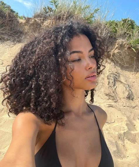 Curlyhairstyles Natural, Curly Hair Girl, 3b Hair, Freckles Makeup, Natural Curls Hairstyles, Curly Hair Inspiration, Hair Girl, Hair Photo, Face Card