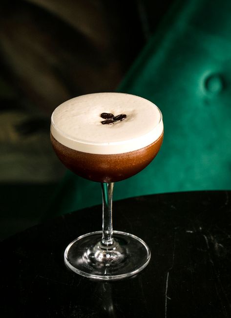 Vanilla Liqueur, Espresso Martini Cocktail, Espresso Martini Recipe, Recipe Tiktok, Cocktail Photography, Martini Recipe, Whiskey Bar, Martini Recipes, Best Espresso