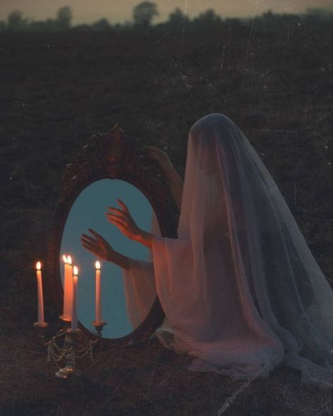 Halloween Photography, Fantasy Photography, Halloween Photoshoot, Season Of The Witch, Arte Inspo, Fall Photoshoot, Witch Aesthetic, Halloween Photos, Witchy Vibes