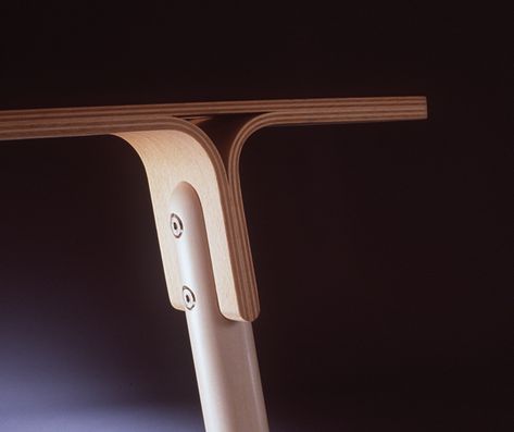 Table intersection, recess fasteners Bent Wood Furniture, Plywood Connection, Plywood Joinery, Bent Plywood, Cnc Furniture, Ply Wood, Joinery Details, Wood Joints, Table Leg