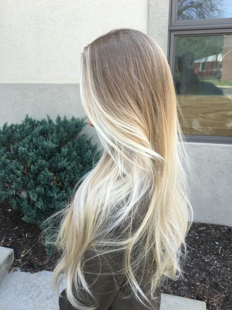 Platinum Blonde Ombre Balayage, Blonde Hair On Brown Hair, Icy Blonde Hair Balayage, Cool Beige Blonde Hair, Layered Hair Ideas, Money Piece Highlights, Long Hair With Layers, Cuts For Long Hair, Layered Haircuts For Long Hair