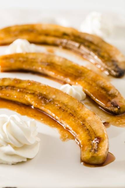 Caramelized Bananas Recipe (Fried and Microwave) | Cupcake Project Banana Foster Recipe, Oatmeal Chocolate Chip Muffins, Alex Guarnaschelli, Banana Foster, Banana Dessert Recipes, Fried Bananas, Caramelized Bananas, Individual Desserts, Bananas Foster