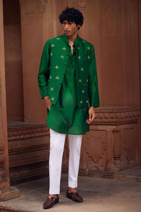 Buy Green Chanderi Silk Embroidery Floral Safi Bundi And Kurta Set For Men by Seema Nanda Online at Aza Fashions. Kurta Patterns Men, Mens Mehendi Outfits, Men Mehendi Outfits, Sangeet Outfit Men, Men’s Kurta, Mehendi Outfits For Men, Traditional Outfit Men, Green Kurta Men, Embroidery Kurta For Men