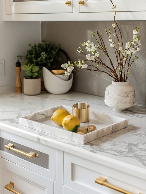 Kitchen Counter Decor Fruit Bowl, Styling Kitchen Counters, Kitchen Countertop Colors, Kitchen Counter Tray, Kitchen Counter Decor Ideas, Love Bedroom, Black Kitchen Countertops, Counter Ideas, Kitchen Design Countertops