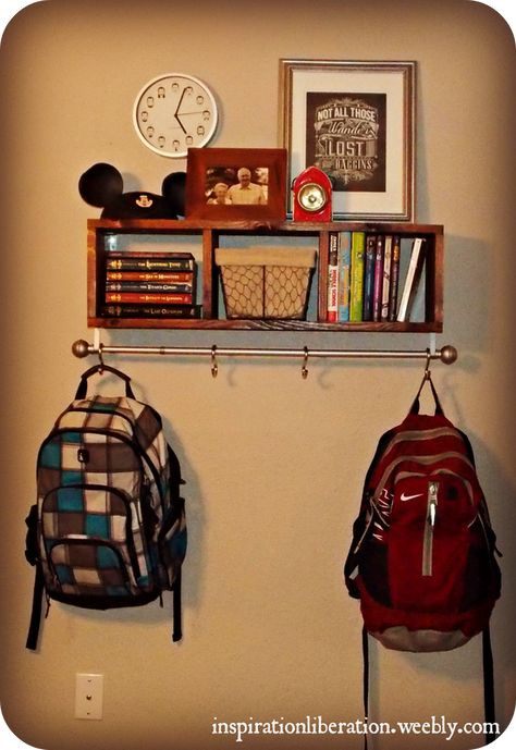 Super easy and cheap backpack station. Command Center Closet, Backpack Hanging Ideas, After School Organization, Book Bag Storage, Command Center Mudroom, Backpack Station, Kid Organization, Organizing Small Spaces, Kids Playrooms