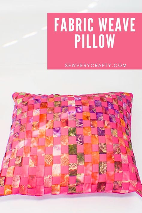 Woven Pillow Cover Diy, Fabric Braiding, Overlocker Projects, Woven Pillow Cover, Fabric Weave, Pillow Covers Pattern, Diy Pillow Covers, How To Weave, Diy Projects To Sell