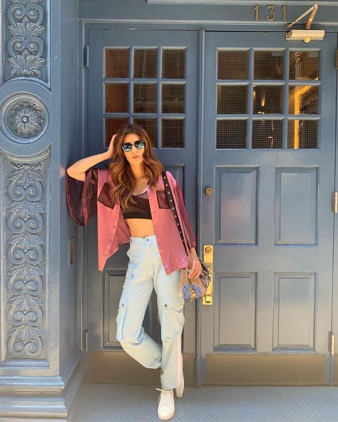 Outfits Con Jeans, Belly Shirts, Celebrity Casual Outfits, Vacation Goals, Bollywood Outfits, Fashionista Art, Kriti Sanon, Travel Outfits, Outfit Design