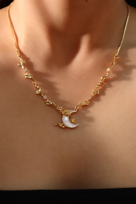 18K Real Gold Plated Diamonds Natural Shell Moon Necklace – Cutethingscommin Moon Necklace Aesthetic, Nature Accessories, Afro Jewelry, Diamond Moon Necklace, Lunar Jewelry, Moon Accessories, Dope Jewelry Accessories, Necklace Aesthetic, Pretty Jewelry Necklaces