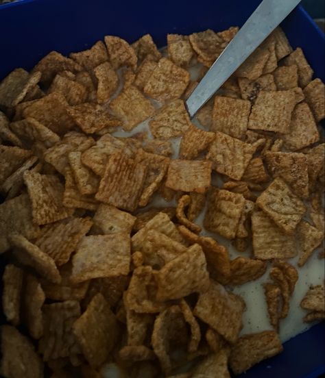 Cereal Aestethic, Cinnamon Cereal, Crunch Cereal, Tiktok Trends, Cereal Killer, Food Aesthetics, Cinnamon Toast Crunch, Cinnamon Toast, Food Therapy