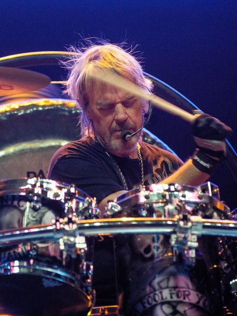 HAPPY 72nd BIRTHDAY to FRANK BEARD!! 6/11/21 Born Frank Lee Beard, drummer in the American rock band ZZ Top. Beard was formerly with the bands The Cellar Dwellers, who originally were a three-piece band, The Hustlers, The Warlocks, and American Blues before starting to play and record with Billy Gibbons and Dusty Hill as ZZ Top. Frank Beard Zz Top, Dusty Hill, Happy 72nd Birthday, Billy F Gibbons, Frank Beard, 72nd Birthday, Superhero Workout, Rock Poster Art, Billy Gibbons