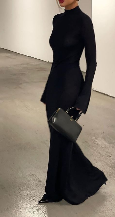 Backless Bodycon Dresses, Event Design Inspiration, Elegant Lady, Flare Sleeves, Pinterest Outfits, Just Girl Things, Club Dresses, Flared Sleeves, High Collar