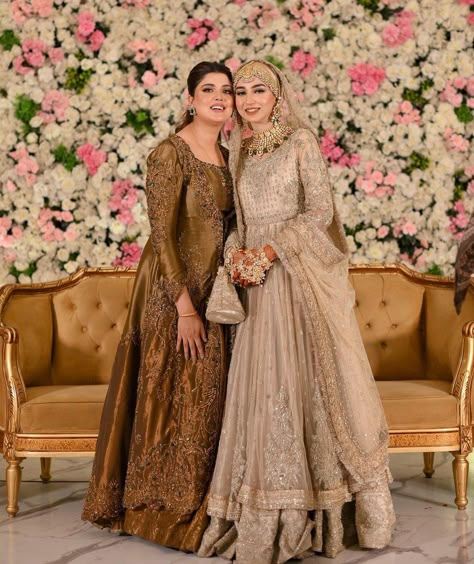 Akdh Outfit Bride, Nikah Outfit For Bride, Nikah Dress Pakistani Brides, Nikkah Dress For Bride, Nikkah Outfit Pakistani Bridal, Hijabi Bride Pakistani, Nikah Dress Pakistani, Pakistani Designer Dress, Hijab Brides