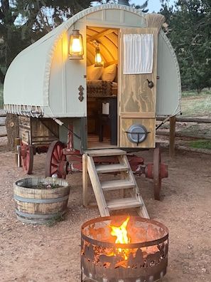 Sheep Wagon, Fish Hut, Cabin Studio, Vintage Motorhome, Earth Bag Homes, Caravan Makeover, Wagons For Sale, Lake Camping, Chuck Wagon