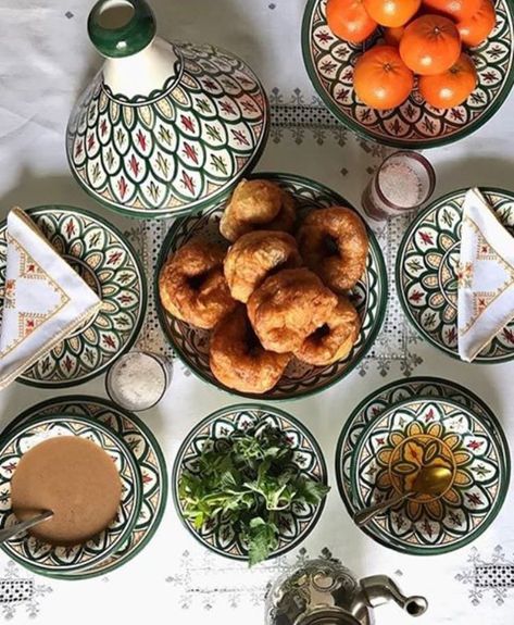 Moroccan Breakfast, Lebanese Breakfast, Moroccan Bread, Breakfast Around The World, Moroccan Kitchen, Moroccan Party, Moroccan Tea, Moroccan Cooking, Moroccan Home Decor