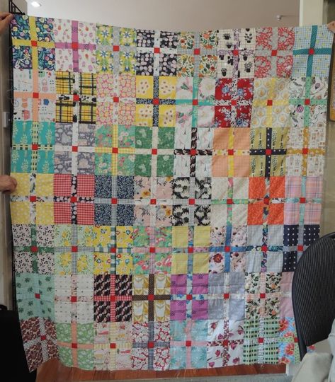 Crossroads Quilt Pattern Free, Scrap Quilt Patterns Free, Scrap Quilts Ideas, Crossroads Quilt Pattern, Crossroads Quilt, Road Quilt, Simple Quilts, Tumbler Quilt, Amazing Quilts