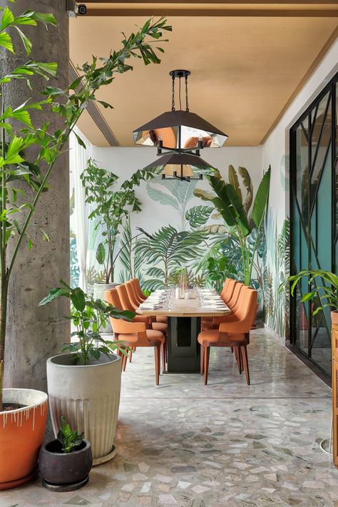 Accent Wall For Restaurant, Eclectic Tropical Decor, Interiors Inspired By Nature, Dining Room In Living Room, Room In Living Room, Dining Room Elegant, Trendy Dining Room, Sustainable Interior Design, Staff Room