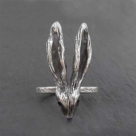 Jewelry Oxidized, Rabbit Ring, Pure Gold Jewellery, Simple Silver Jewelry, Silver Jewelry Diy, Silver Ring Designs, Fine Silver Jewelry, Silver Jewelry Design, Ring Emerald