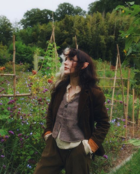 happy hobbit day! 🍻🌽🍗🍂 Hobbit Aesthetic Clothes, Hobbit Clothing, Hobbit Outfit, Hobbit Clothes, Hobbit Fashion, Hobbit Core, Hobbit Day, Hobbit Aesthetic, Hobbit Cosplay