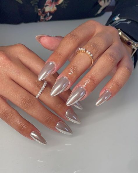 Marble Cat Eye Nails, Chrome Summer Nails, Chrome Nails Silver, Bachelorette Nails, Summer Chrome Nails, Red Chrome Nails, Chrome Manicure, White Chrome Nails, Blue Chrome Nails