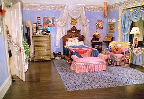 Sabrina The Teenage Witch Room, Charmed Bedroom, 1990s Bedroom Aesthetic, 00s Home Decor, Sabrina The Teenage Witch Bedroom, Buffy Bedroom, Sabrina The Teenage Witch House, Sabrina Bedroom, Witch Bedroom