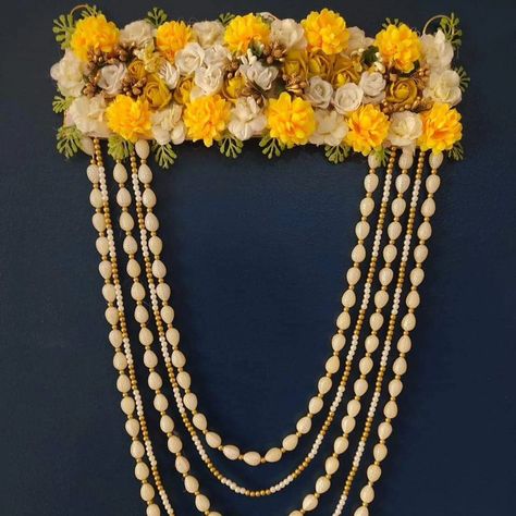 *🥰Toran malas for photoframes🥰* Size 12 inches wide Hanging 14 inches apprx *Price Rs.599/- only* 🥳🥳🥳🥳🥳🥳🥳🥳 Lowest price guarantee 😎✌️✌️ *🥰Toran malas for photoframes🥰* Size 16 inches wide Hanging 18 inches apprx Flowers may vary a little *Price Rs.649/- only* 🥳🥳🥳🥳🥳🥳🥳🥳 Lowest price guarantee 😎✌️✌️ *🥰Toran malas for photoframes🥰* Size 22 inches wide Hanging 24 inches apprx Flowers may vary a little *Price Rs.699/- only* 🥳🥳🥳🥳🥳🥳🥳🥳 Lowest price guarantee 😎✌️✌️ String of chains depends on... Indian Handicrafts, Lowest Price, Photo Frame, Size 16, Size 12, Chain, Flowers, Handmade Gifts, Gifts