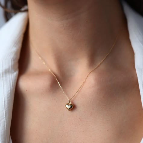 This Pendant Necklaces item by MisoaJewelry has 977 favorites from Etsy shoppers. Ships from Turkey. Listed on Nov 29, 2023 Necklace Real Gold, Heart Pendent, Necklace Minimalist Jewelry, 3d Heart, Heart Pendant Gold, Necklace Layering, Gold Heart Necklace, Classy Jewelry, Fancy Jewellery