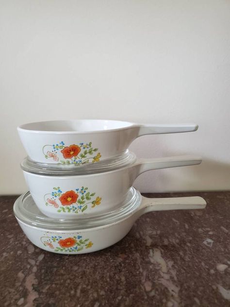 Corningware Vintage, Vintage Pyrex Patterns, Pyrex Patterns, Corning Ny, Pyrex Lids, Vintage Dishware, Kitchen Vintage, Kitchen Cookware, Pyrex Vintage