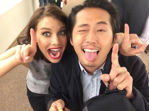 Lauren Cohan & Steven Yeun Glen And Maggie, Steve Yeun, Glenn The Walking Dead, Steven Yuen, Glenn Y Maggie, Twd Funny, Twd Cast, Maggie Greene, Steven Yeun