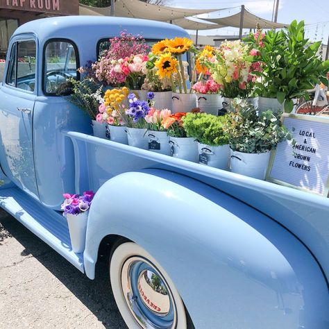 Posy Blue flower truck. Flower bar pop-ups. Available for private events like weddings, bridal/baby showers, birthday parties, corporate events, etc. Truck With Flowers, Flower Shop Design, Classic Flower, Flower Truck, Blue Truck, Indoor Event, Flower Business, Flower Cart, Flower Bar