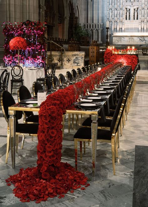 Red Wedding Decorations, Red Wedding Theme, Red Rose Wedding, Wedding Inside, Future Wedding Plans, Dream Wedding Ideas Dresses, Wedding Decor Elegant, Long Table, Diy Wedding Decorations