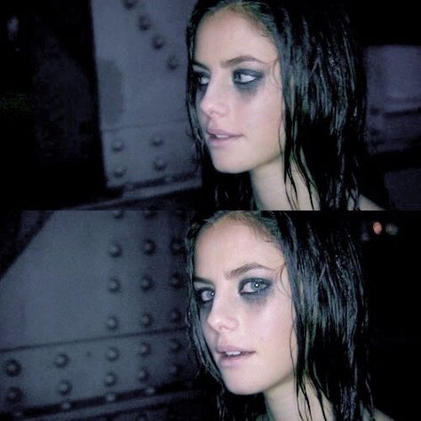 Effy Stonem Style, God Is A Woman, Effy Stonem, Skin Aesthetics, Skins Uk, Beach Pink, Kaya Scodelario, Photographie Portrait Inspiration, 2000s Aesthetic