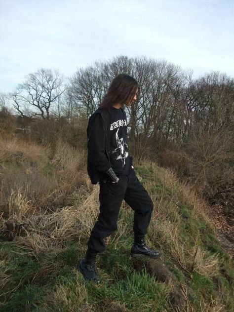 ●┼─❥❥❥═══════════════════════════❥❥❥ Gothic Guy, Black Metal Fashion, Diy Goth Clothes, Metalhead Fashion, Metalhead Guy, Metal Outfit, Metal Boy, Heavy Metal Fashion, Boys Long Hairstyles