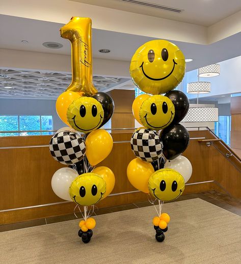 😊 One Happy Dude 🖤 . . . #torontoballoons #gtaballoons #gtaballoonsdelivery #kleinburgballoons #mississaugaballoons #northyorkballoons #mississaugamoms #torontomoms #richmondhillmoms #balloonbunches #onehappydude #onehappydudebirthday #smiley #smileyface Toronto balloons, gta balloons, balloon garland, engagement balloons, balloon bunches, balloon bouquet, one happy dude, smiley face, groovy Smiley Face Balloon Bouquet, Happy Face Balloon Garland, Smiley Face Balloon Arch, Smiley Face Balloon, Balloon Bunches, Engagement Balloons, One Happy Dude, Giant Balloons, Balloon Bouquet