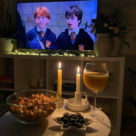 Harry Potter Movie Night, The Fall Movie, Hp Movies, Cumpleaños Harry Potter, Halloween Movie Night, Cute Autumn, Zoella, Harry Potter Aesthetic, Healthy Meal Plans