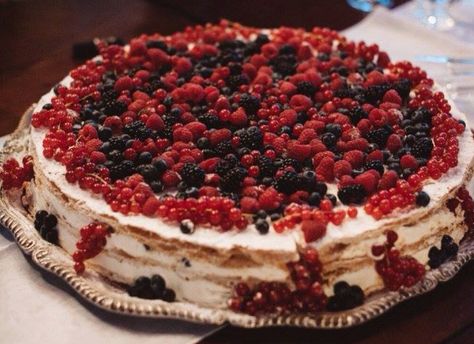 Italian Wedding Cake !!! Millefoglie with berries for Wedding in Tuscany Cinque Terre Wedding, Italian Wedding Cake, Berry Wedding Cake, Italian Wedding Cakes, Wedding In Tuscany, Wedding Cake Recipe, Cool Wedding Cakes, Wedding Inspiration Board, Tuscany Wedding