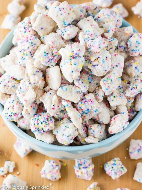 Puppy Chow Ingredients, Chex Mix Recipes Original, Cake Batter Truffles, Puppy Chow Chex Mix Recipe, Chex Mix Puppy Chow, Muddy Buddies Recipe, Muddy Buddy, Puppy Chow Recipes, Funfetti Cake Mix