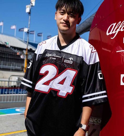 Alfa Romeo American Football Jersey Zhou 24, 2022 Football Tshirt Designs, Oversize Denim Jacket, Baggy Jean Shorts, American Football Shirt, Football Jersey Outfit, Sport Shirt Design, Vintage Nike Sweatshirt, 2022 Design, Adidas Sambas