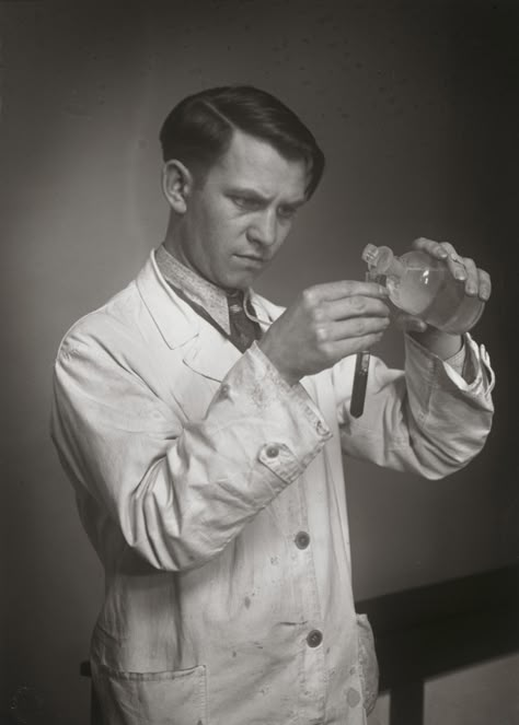 August Sander. Laboratory Technician. 1938 | MoMA Crazy Scientist, August Sander, Laboratory Technician, Mad Science, Film Studies, Call Of Cthulhu, Drawing Refs, Pose Ref, Mad Scientist