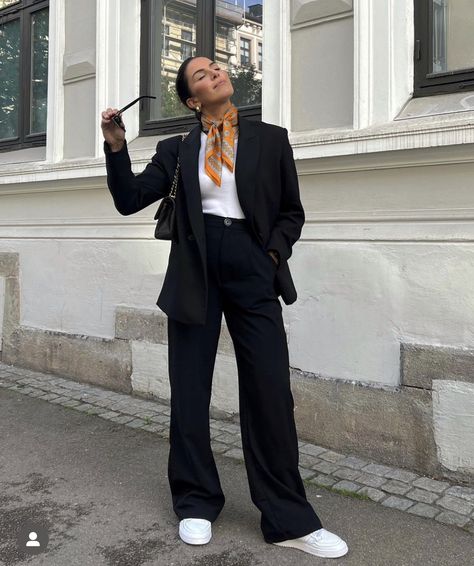 Smart Casual Women Work, Effortless Chic Outfits, Maxi Blazer, Black Blazer Outfit, Adidas Samba Outfit, Samba Outfit, Smart Casual Women, College Outfit, White Suit