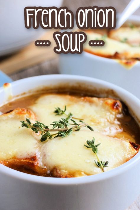 This easy French Onion Soup recipe is perfect for weeknight dinners or special occasions. Learn how easy it is to make this soup today! Caramelizing Onions, Easy French Onion Soup Recipe, Crockpot French Onion Soup, Homemade French Onion Soup, Best French Onion Soup, French Onion Soup Recipe, Onion Soup Recipes, Diner Recept, Crockpot Soup Recipes