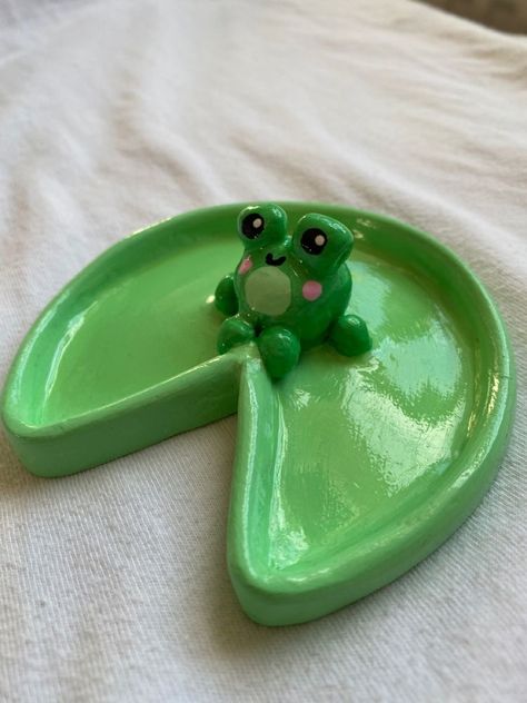 Frog Incense Holder, Frog Clay, Itsekovettuva Savi, Clay Dish, Leeds England, Frog Crafts, Ceramic Frogs, Clay Plates, Sculpture Art Clay