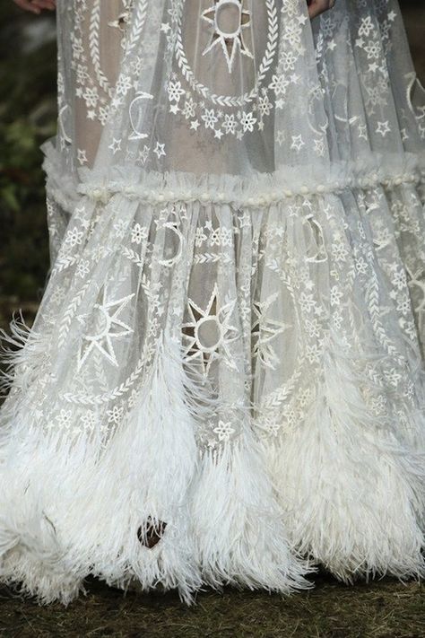 Moon of my Life: the Astrological Wedding Trend Medieval Wedding Dress, Dress With Feathers, Pagan Wedding, Ellie Saab, Lady Grey, Fall 2014, Looks Style, Mode Inspiration, Wedding Trends