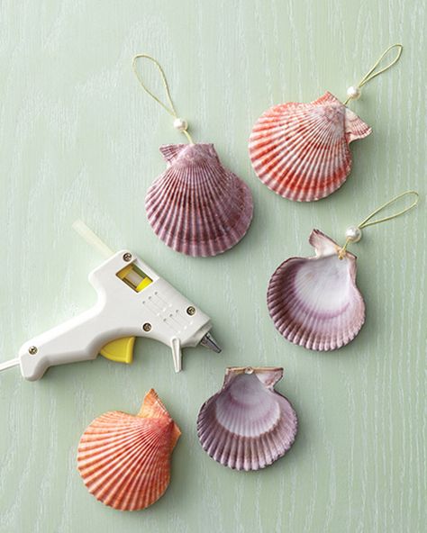 Art Coquillage, Seashell Projects, Shells Diy, Beachy Christmas, Nautical Christmas, Statement Decor, Seashell Ornaments, Shell Crafts Diy, Shell Ornaments