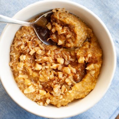 Pumpkin Protein Oatmeal - Macrostax Macro Friendly Oatmeal, High Protein Baked Oatmeal Pumpkin, Macro Friendly Baked Oatmeal, Pumpkin Protein Oatmeal, Protein Pumpkin Baked Oatmeal, Whey Protein Recipes, Pumpkin Oats, Pumpkin Breakfast, Protein Oatmeal