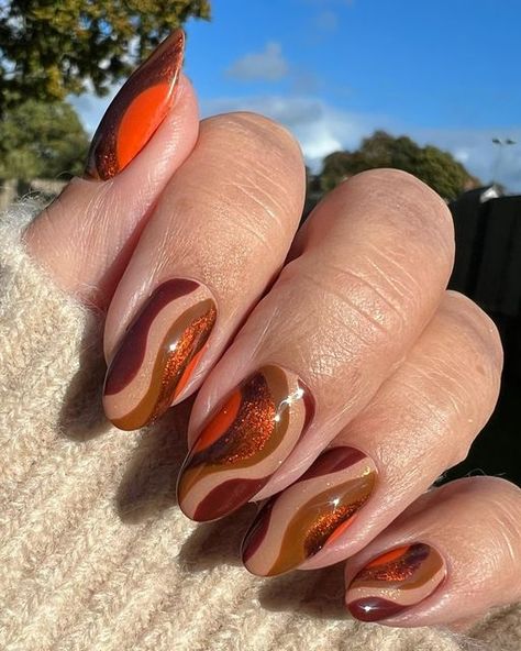 Retro Swirl Nails, Retro Nail Art Vintage, Fall Inspired Nails Autumn, Hozier Nails, 70’s Nails, Fall Swirl Nails, Vintage Nails Design Retro, 70s Nail Designs, Funky Fall Nails