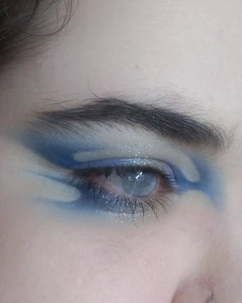 blue and smokey graphic liner adjacent ? @gavissibeauty matte eyeshadow in silky 💙 @lottielondon diamond bounce illuminating highlighter 💙 @glamlite ghost face lives palette makeup, blue makeup, makeup ideas, creative makeup, eyeshadow, hooded eyes, soft glam #mtlblogger #eyemakeup #eyeoutfits #makeupideas #makeuplooks #bluemakeup #eyeshadow #hoodedeyes #hoodedeyesmakeup #softglam Blue Eyeshadow Smokey Eye, Graphic Liner Eyeshadow, Dark Blue Eye Makeup Aesthetic, Hooded Eye Blue Makeup, Lionfish Makeup, Blue Hooded Eyes Makeup, Makeup Inspo Hooded Eyes, Makeup For Blue Hair, Blue Eye Eyeshadow